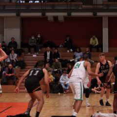 Für Noah! Uni-Riesen gegen Neustadt an der Waldnaab erfolgreich