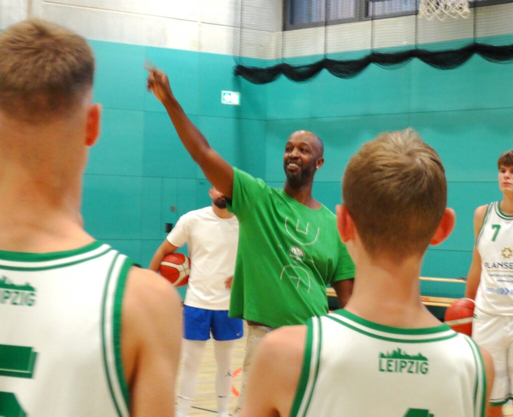 Auftakthammer für die Uni-Riesen