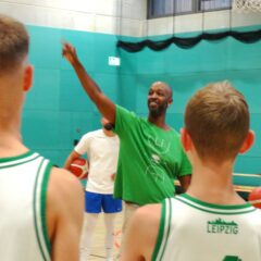 Auftakthammer für die Uni-Riesen