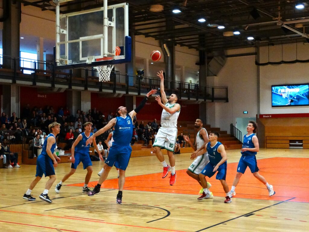 Uni-Riesen weiter auf Kurs