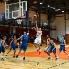 Uni-Riesen weiter auf Kurs