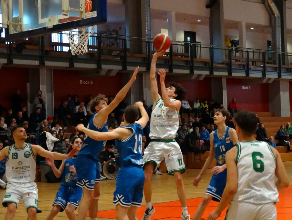 Uni-Riesen mit glücklichem Sieg nach Overtime