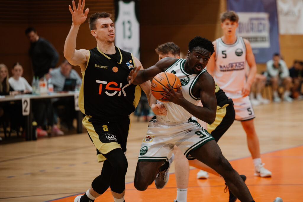 Raus mit Applaus: UniRiesen verlieren gegen Breitengüßbach